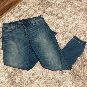 A&F Harper Ankle Blue Jean